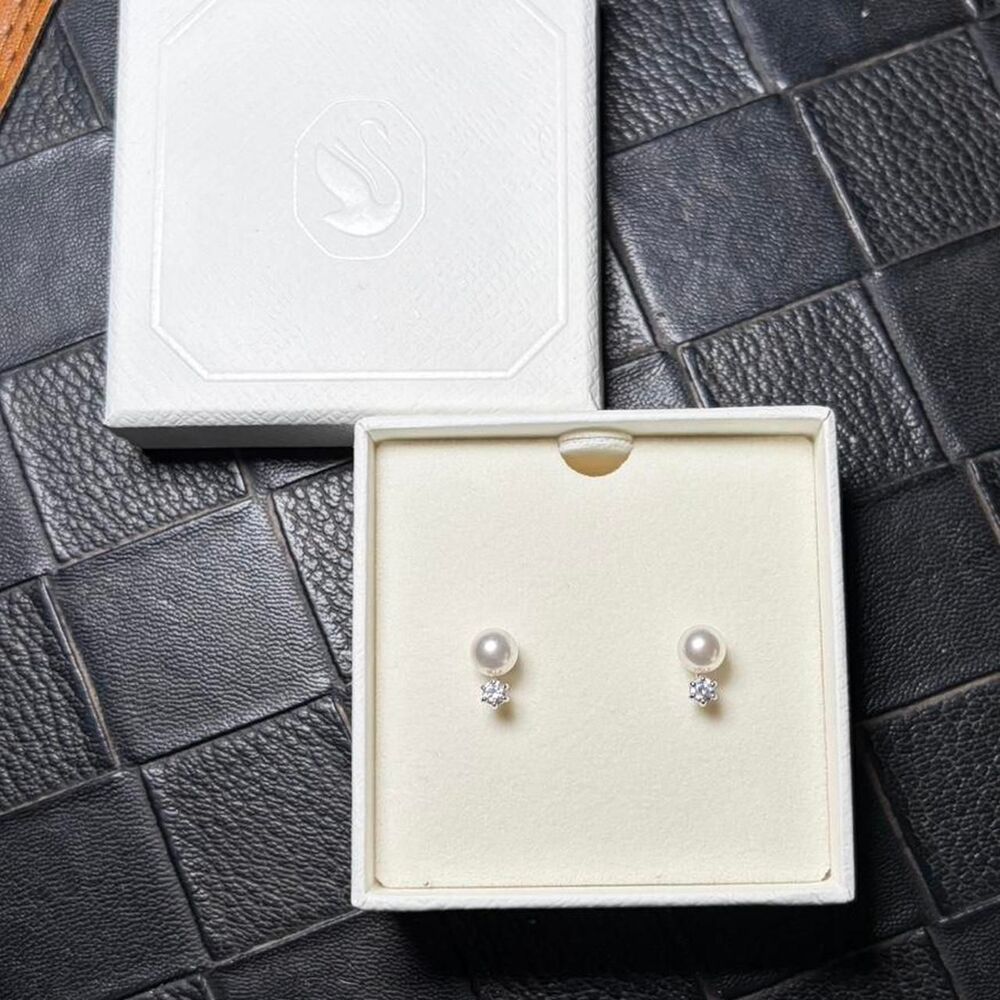 Swarovski Women's Matrix Pearl Studs Earrings